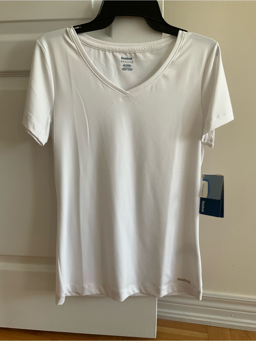 Reebok White Short-Sleeve V-Neck Performance Play Dry Top - Medium - BNWT